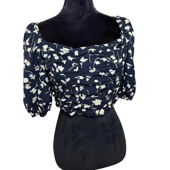 Lulu's | Pretty Fresh Navy Blue Floral Print Ruched Puff Sleeve Crop Top - Picture 3 of 11